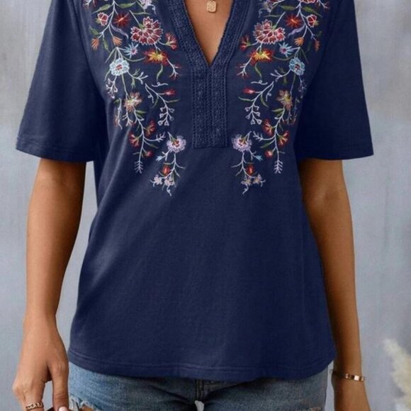 Embroidered Patchwork Lace Top - Picture 4 of 8